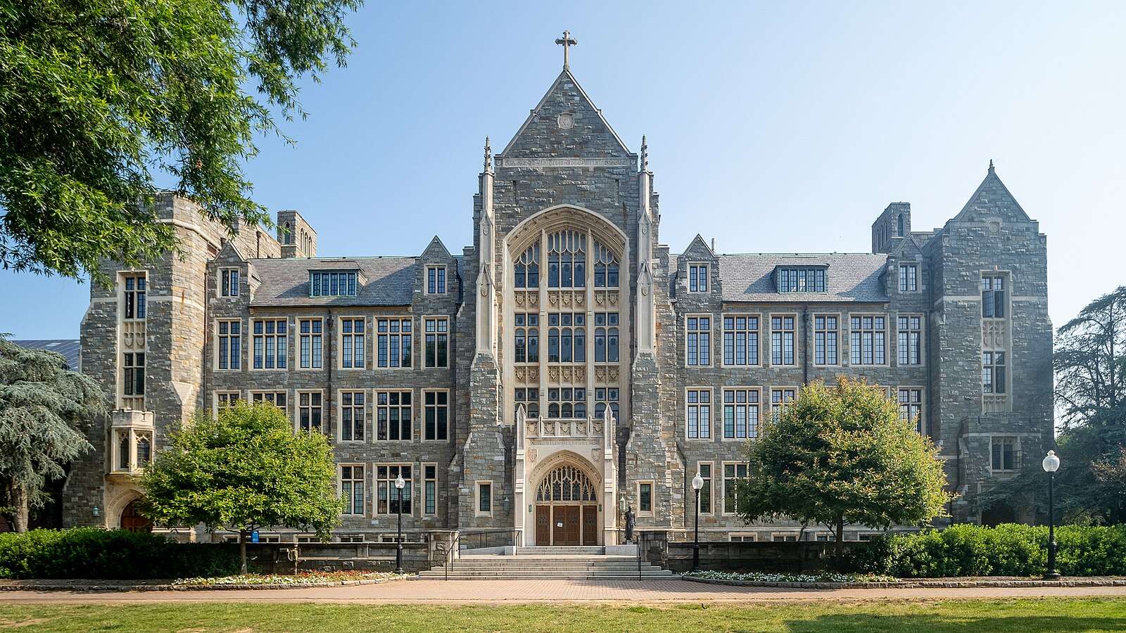 The gothic architecture of Georgetown's undergraduate admissions office is featured.