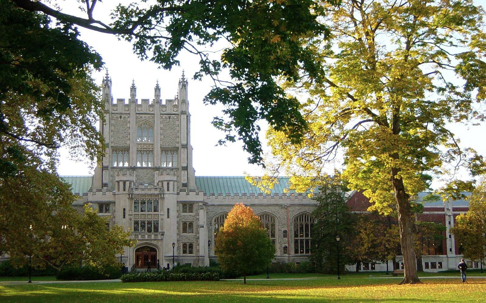 Vassar College's Thompson Library is featured.