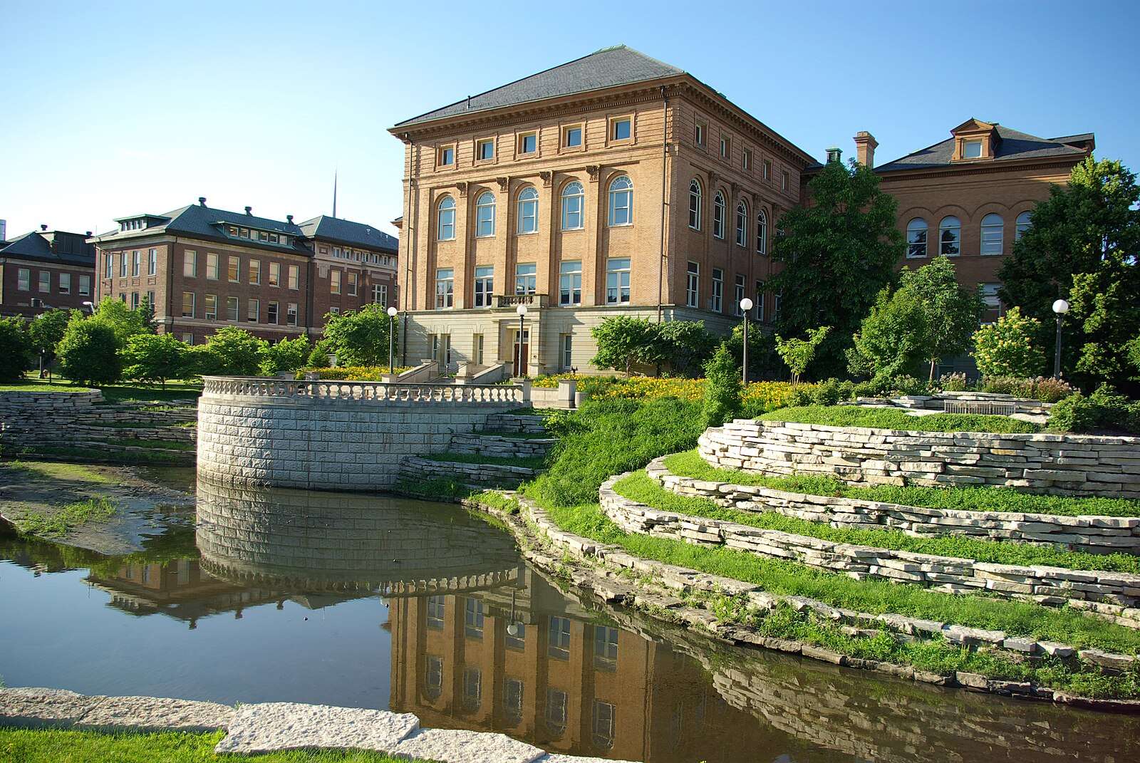 The University of Illinois Urbana-Champaign's engineering hall is featured beyond a pond.